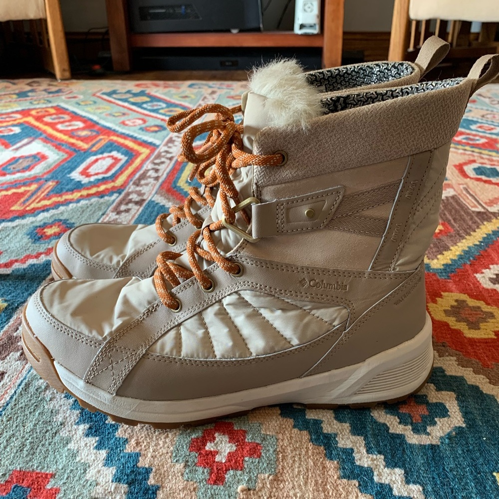 NWT Columbia Meadows Shorty Omni-heat 3D Boots